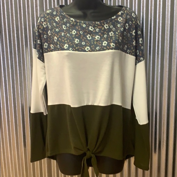 Color block Top - Picture 1 of 2